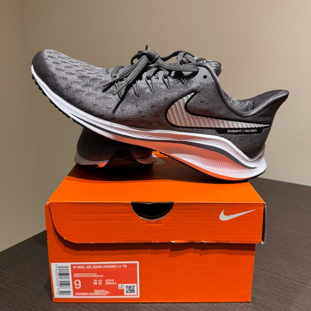Women's Nike Air Zoom Vomero 14 - Gray, Size 9